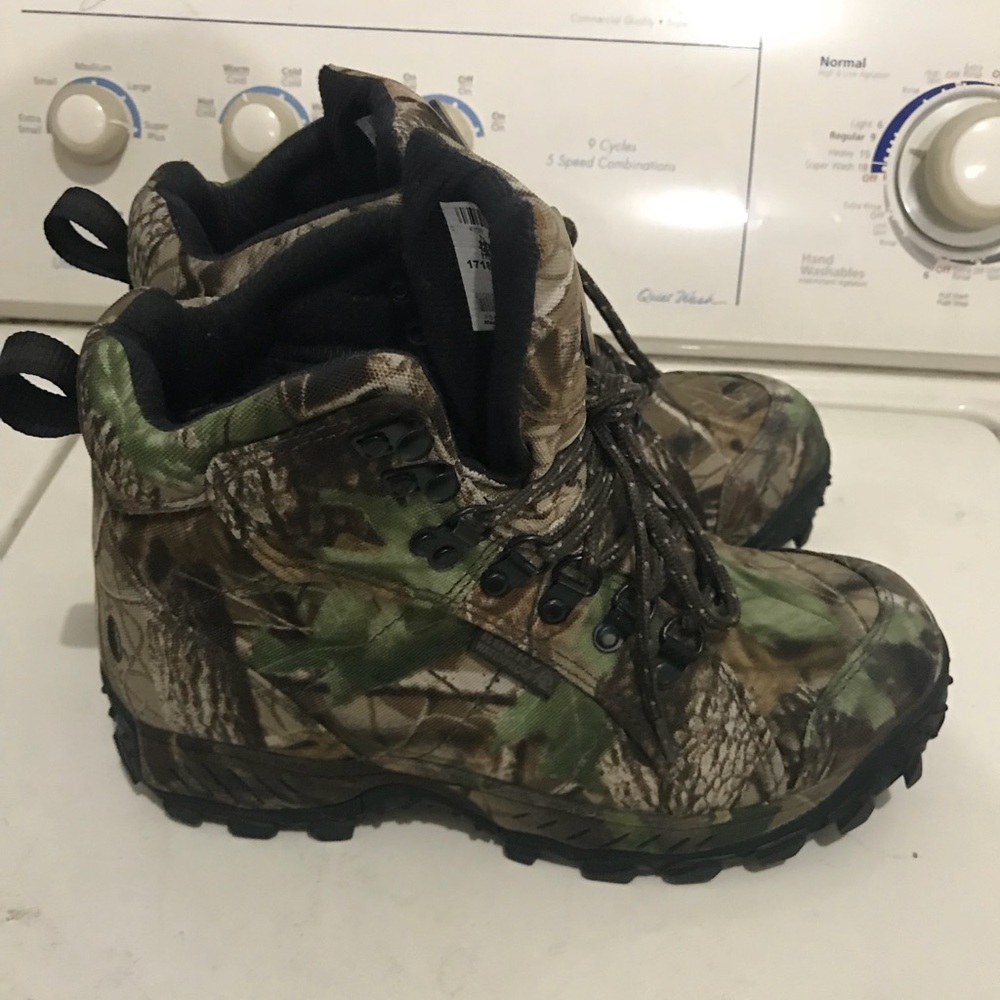Men’s size 9 rocky boots